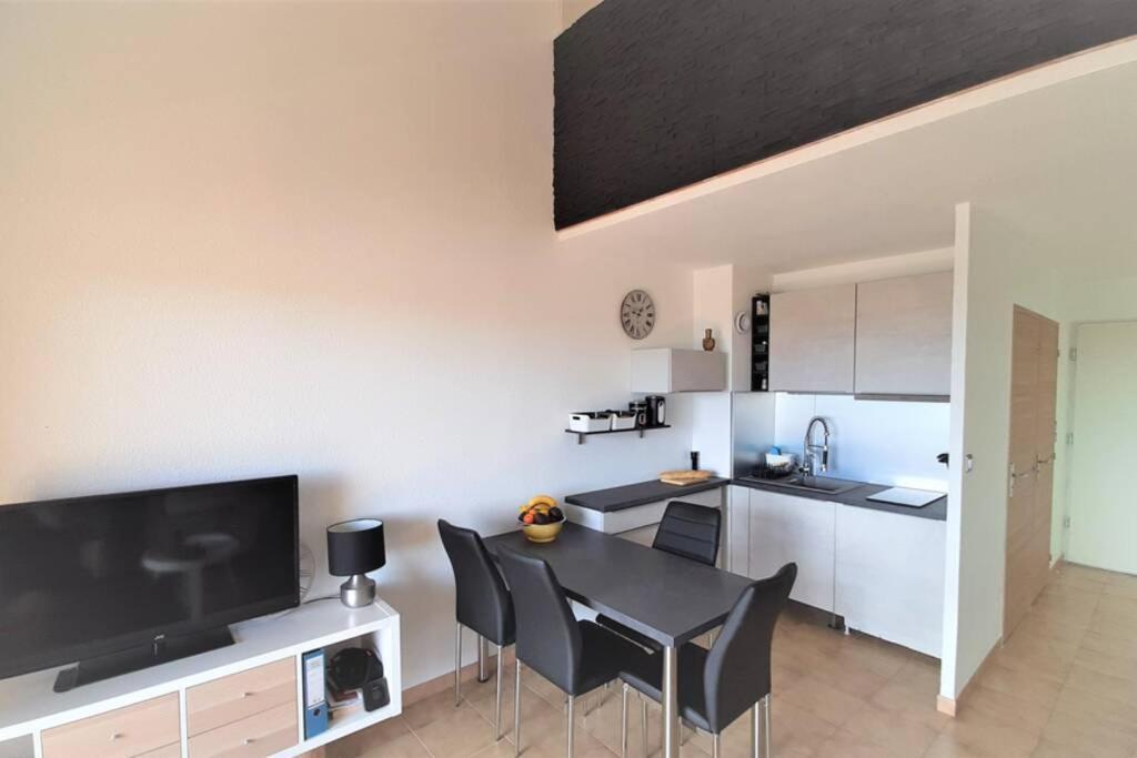 Charmant Appartement Vue Mer A 100M De La Plage. Saint Aygulf Exterior foto